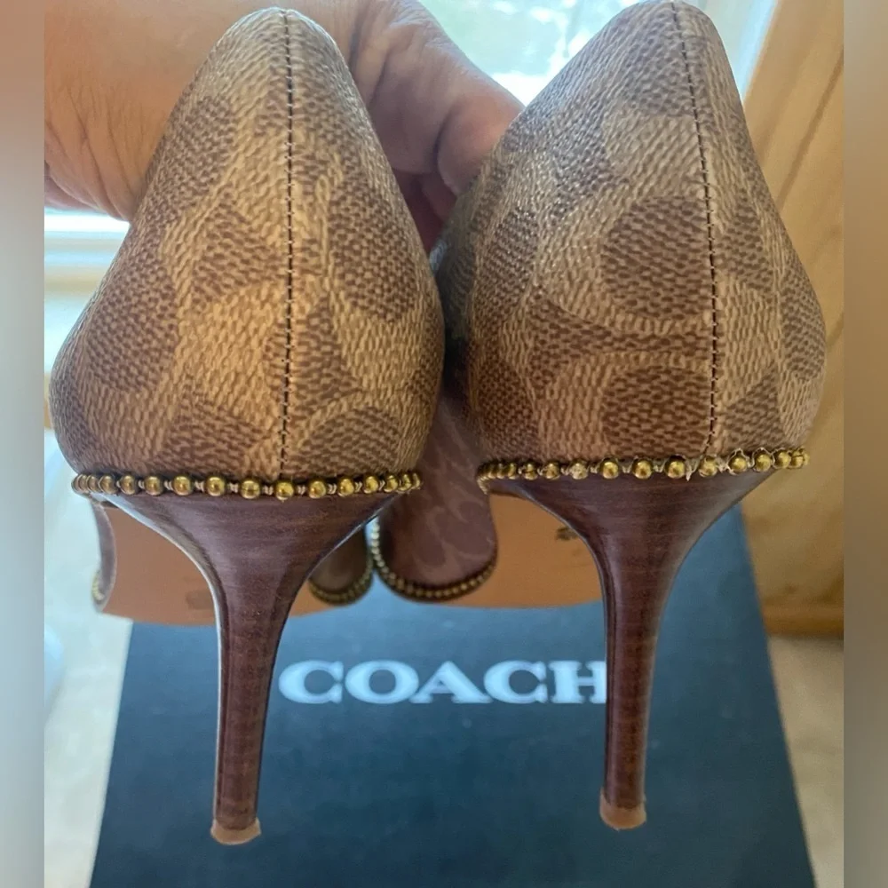 1BS: COACH Waverly Pump w/Beaded Trim w/Full Inclusion, EUC